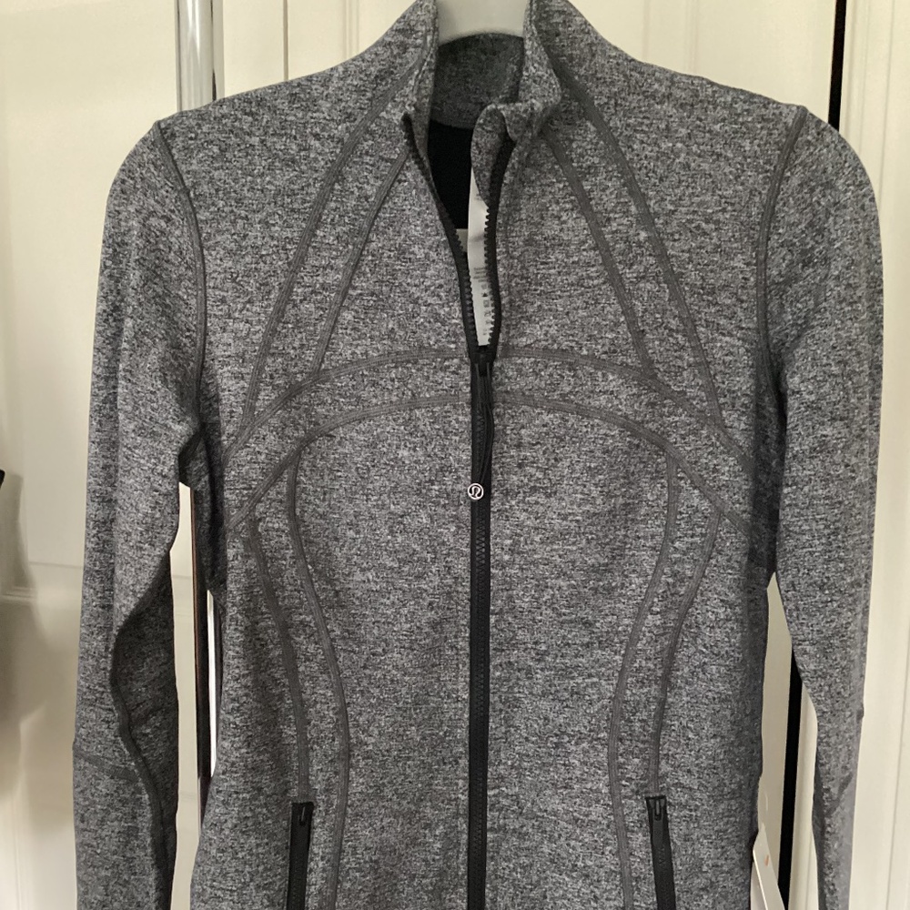 NWT Lululemon Define in Heathered black size 8